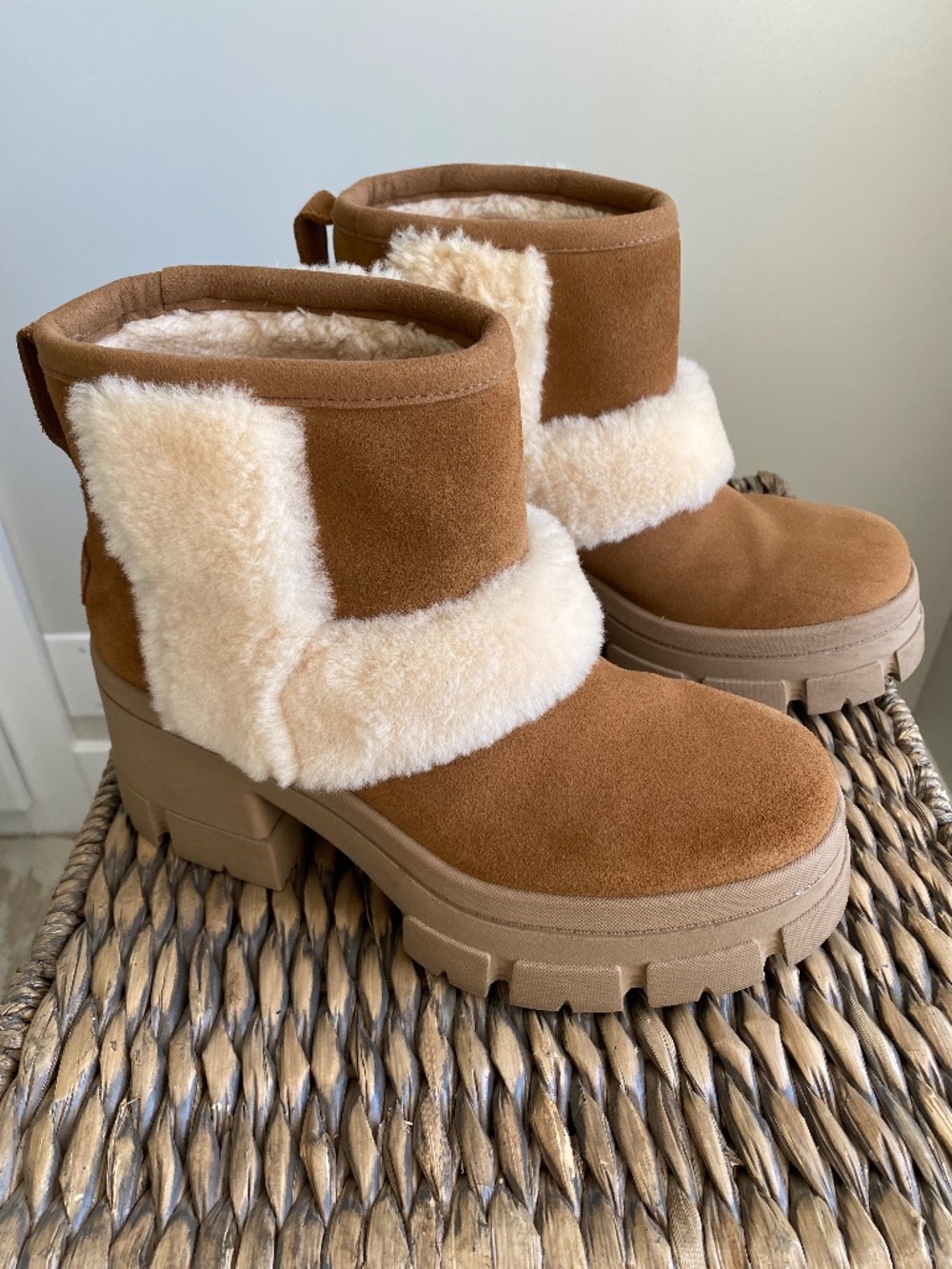 Ugg Brooklyn Sunburst Bootie in Chestnut - Size 8